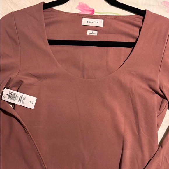 Aritzia Contour Scoopneck top new with tags - Picture 3 of 4